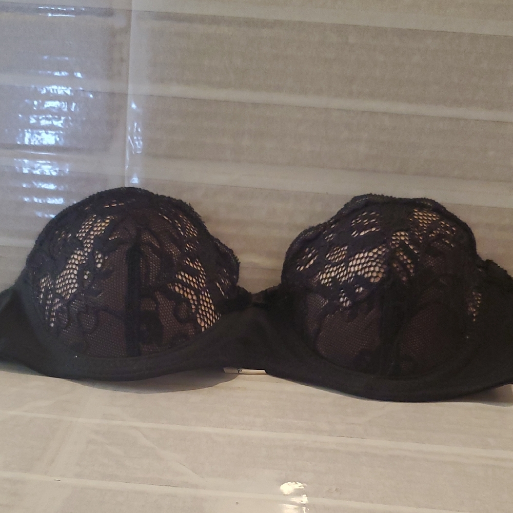 Forever 21 Black Lace Strapless Underwire Bra Size 32A